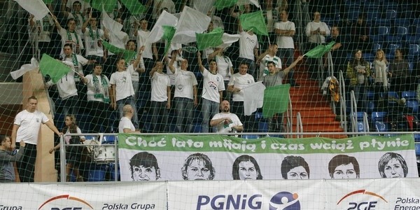 Fani uhonorowali legendy