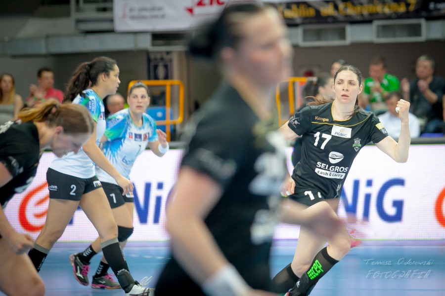 Mistrzynie nie narzekają na nudę; praca na pełnych obrotach