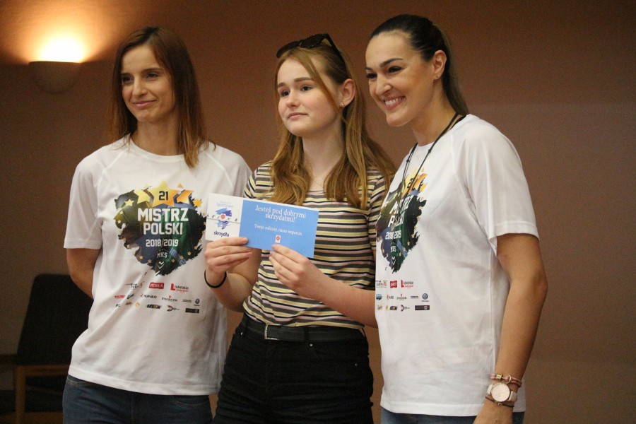 Wręczyłyśmy stypendia uzdolnionym sportowcom