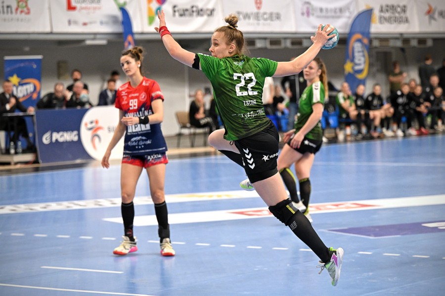 Pewne zwycięstwo z MKS Piotrcovią. Olśniewający występ Romany Roszak i Pauliny Wdowiak